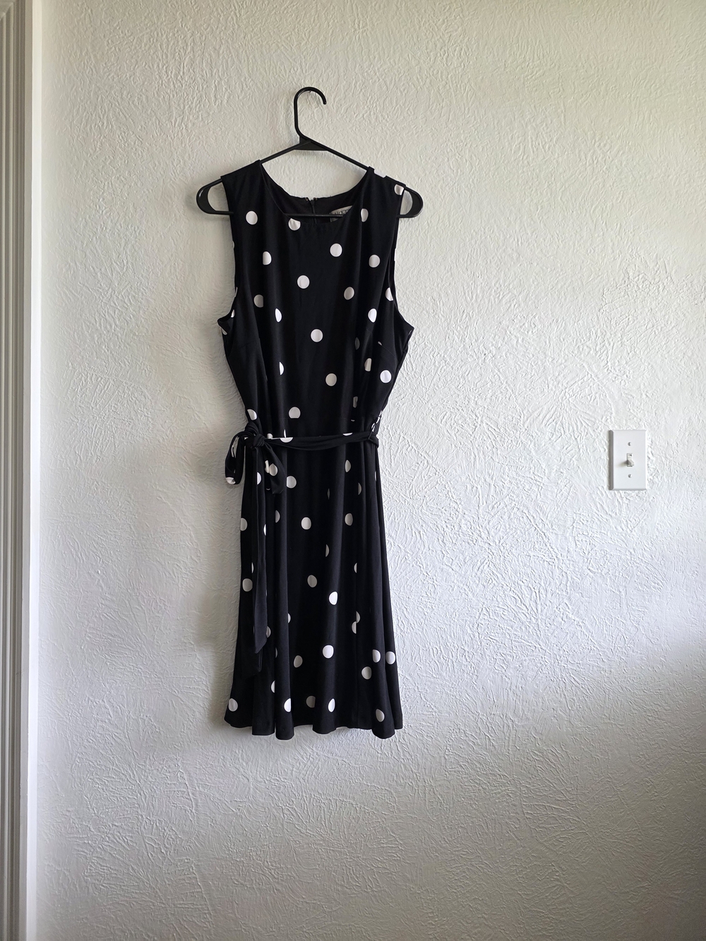 Kasper Black and White Polka Dot Sleeveless Midi Dress with Waist Tie